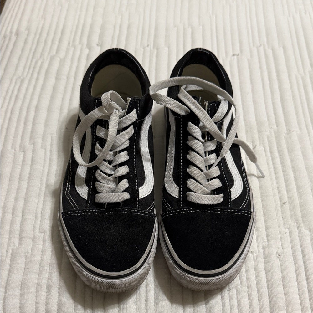 Vans Black and White Old Skool Shoes women’s size 7